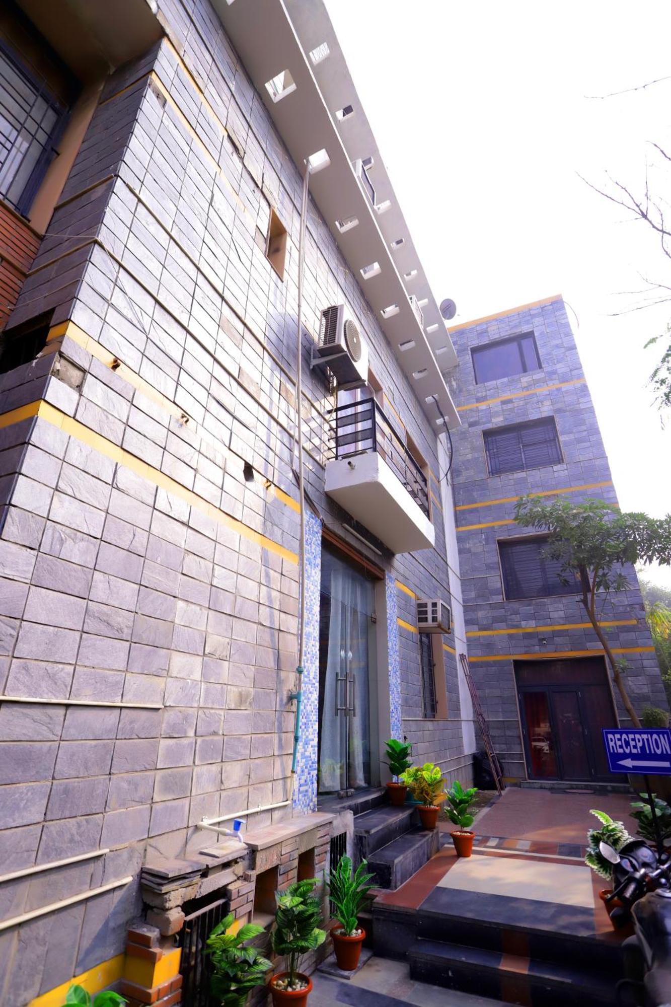 Hotel Warm Welcome - Noida Sector 51 Zewnętrze zdjęcie