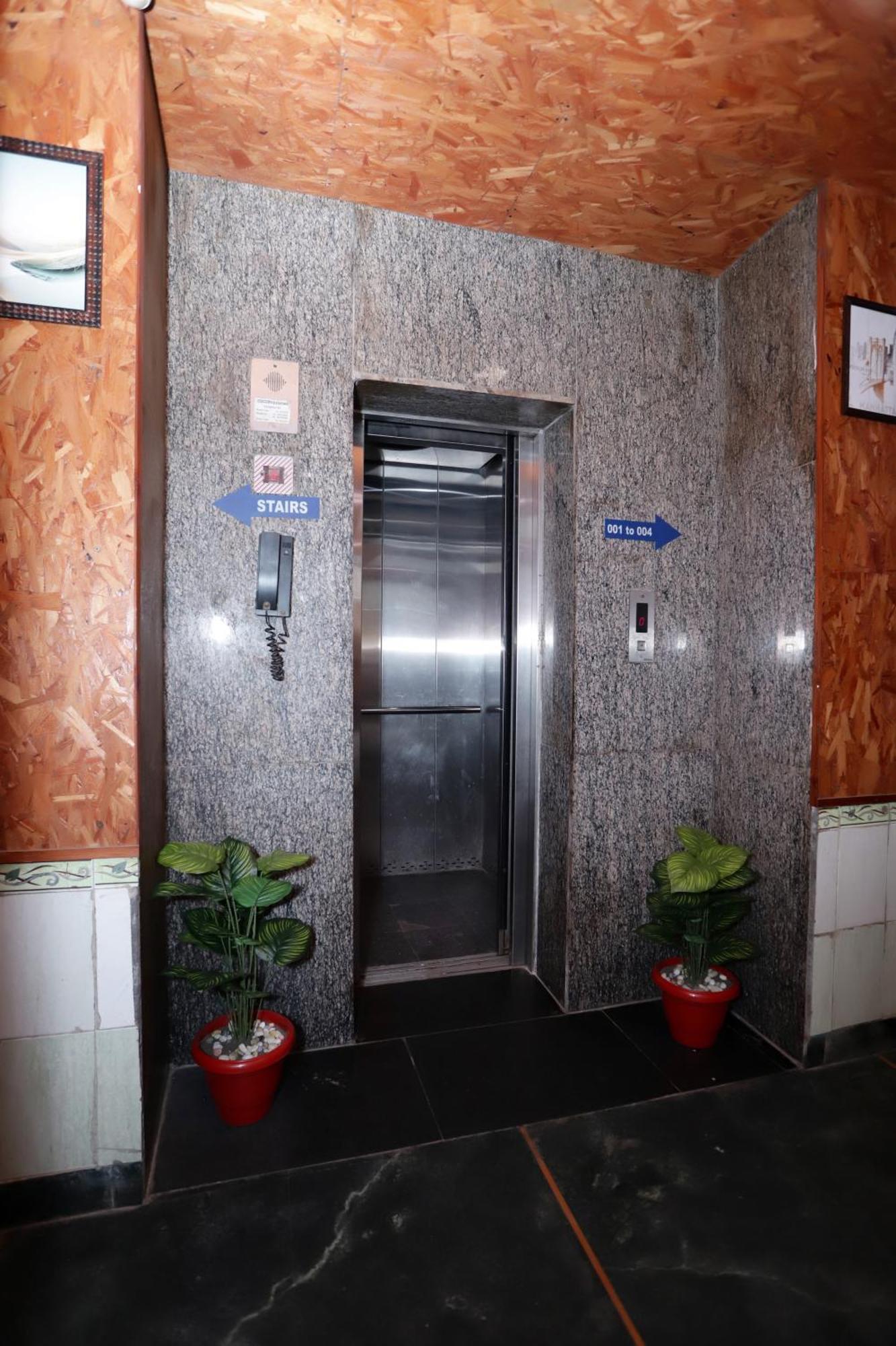 Hotel Warm Welcome - Noida Sector 51 Zewnętrze zdjęcie